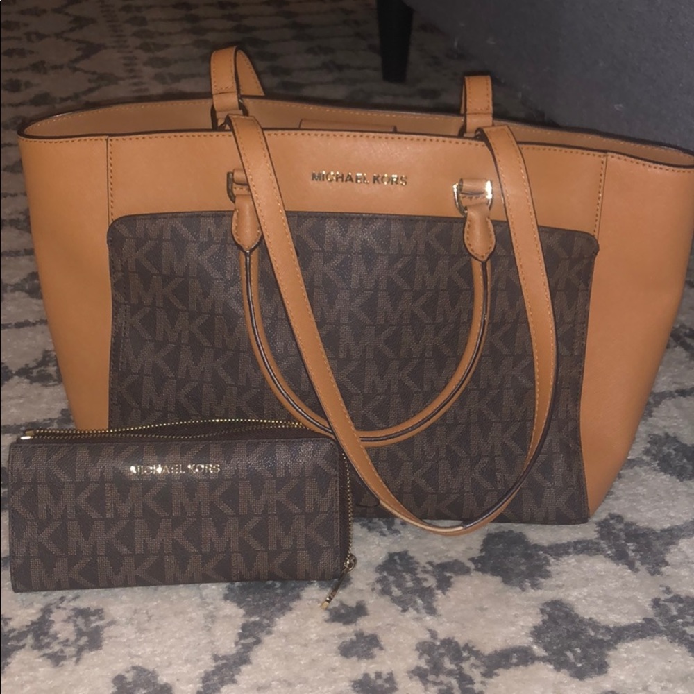 Michael Kors purse/wallet Combo